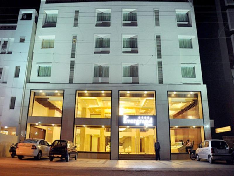 Hotel The Evergrand Palace Rádzskot Kültér fotó