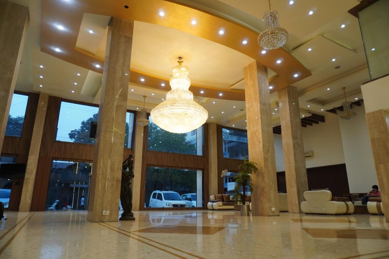 Hotel The Evergrand Palace Rádzskot Kültér fotó